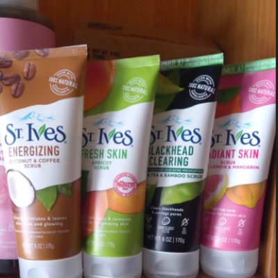 St Ives Fresh Skin Apricot Scrub -Exfoliates & Renews – Glowing Skin